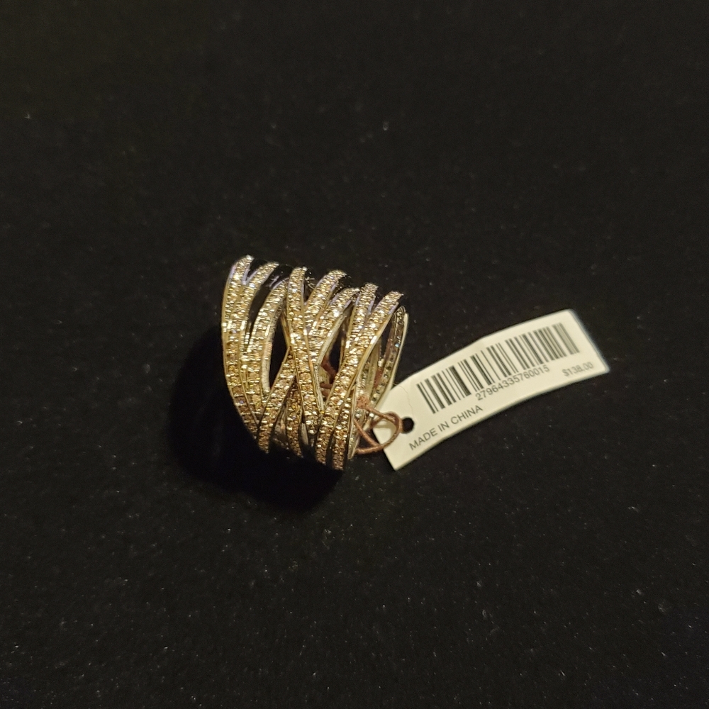 Henri Bendel ring size 8
